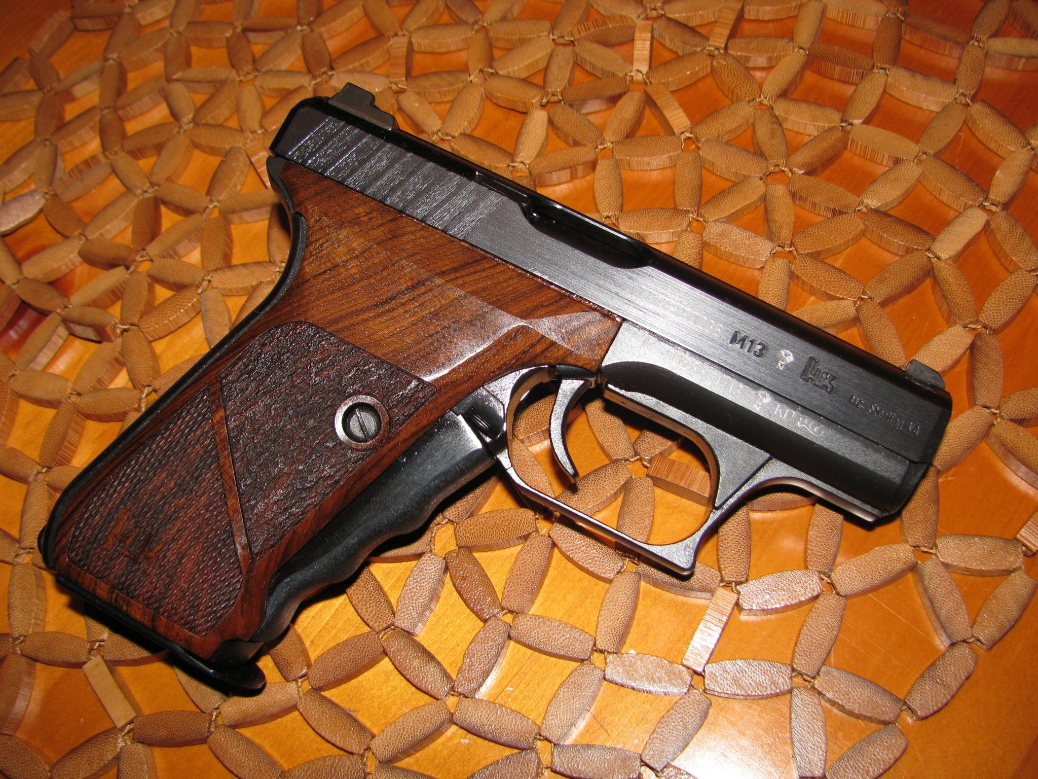 HK P7 M10/M13 grips (checkered textured logo)